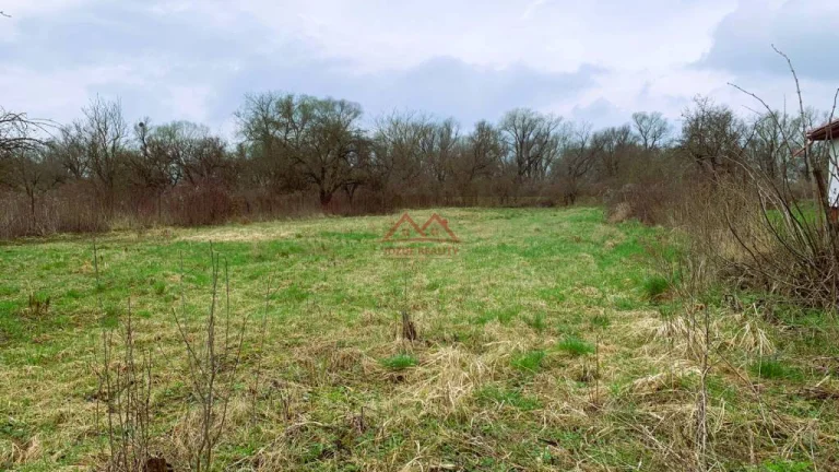 STAVEBNÝ POZEMOK 811 m – Nižná Myšľa, iba 6 km od KOŠÍC