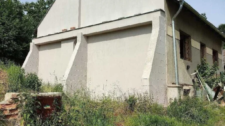 Stavební pozemek s RD hrubá stavba Kyjov u HB