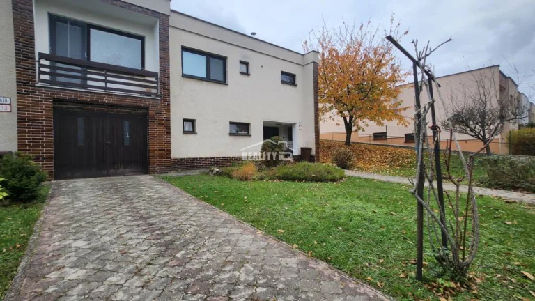 Veľký 5 izbový rodinný dom s pozemkom 800 m2, Stará Turá