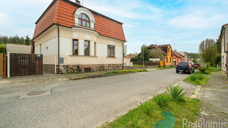 Prodej, dvougenerační rodinný dům,173m2, balkón, zahrada, Ve
