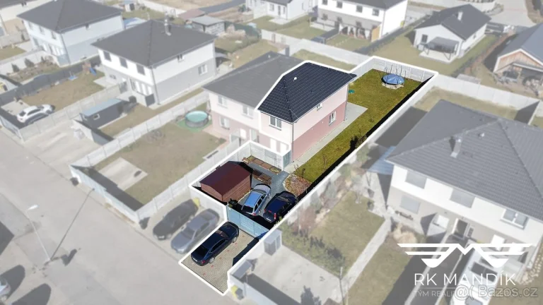 Prodej bytu 3+kk, ~73 m2 se zahradou ~317m2 a 4x stáním pro