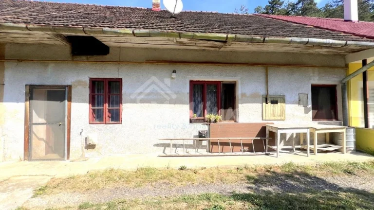 PREDAJ chalupa s krásnymi záhradami UHROVEC