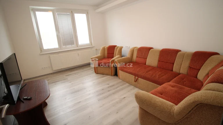 Pěkný byt 2+1/L/S ve čtvrtém patře panelového domu na Skalce