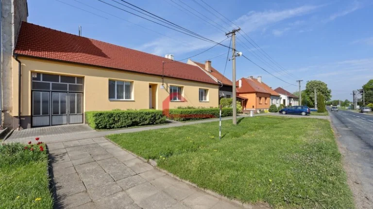 Prodej, rodinný dům 5+2 Tvrdonice, průjezd, zahrada, sklad n