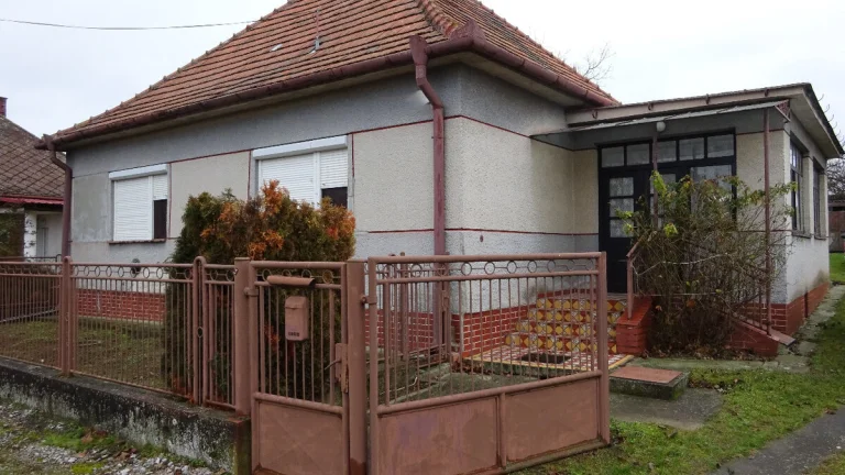 ZNÍŽENÁ CENA - rod.dom Hruboňovo na 6á pozemku
