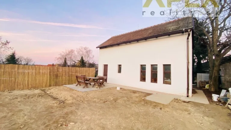 Exkluzívne APEX reality chalupa v obci Šalgočka, 800 m2