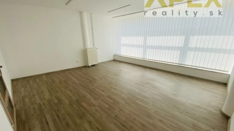 APEX reality prenájom kancelárie 27 m2 na ul. SNP v Hlohovci