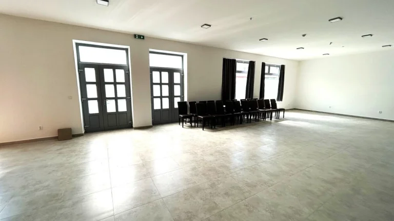 Pronájem nových komerčních prostor 232 m2 ve vyhledávané lok