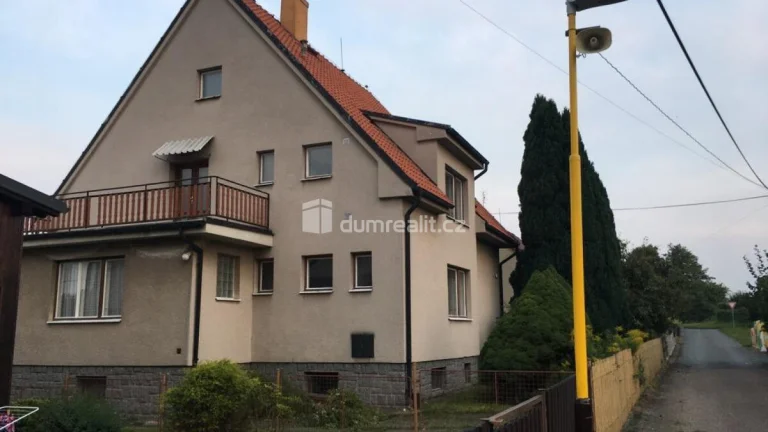 Prodej vícegeneračního rodinného domu o dispozici 5+1 v Doln