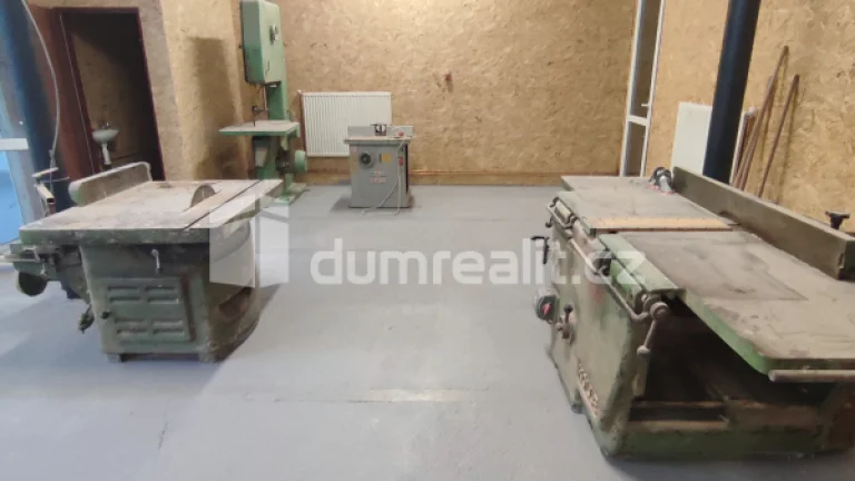 výrobní či skladovací prostor, 200 m2