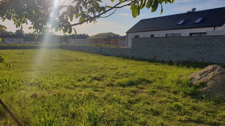 Pozemky určené na výstavbu rodinných domov v obci Hrádok.