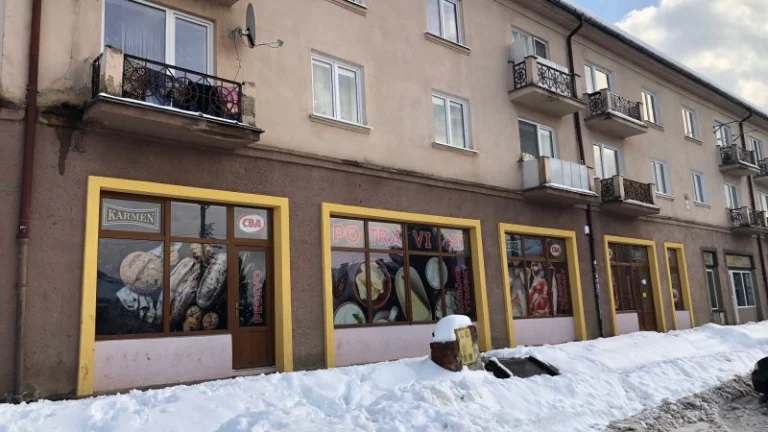 Obchodné priestory SNINA - prňizemie, výklad - 160m2