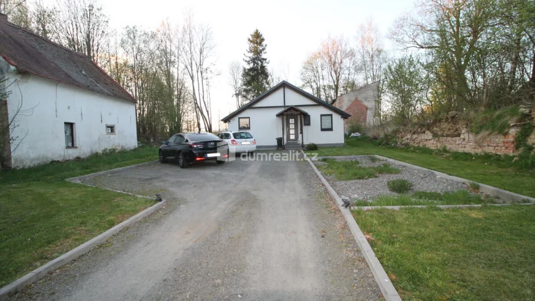 Novostavba rodinného domu s upraveným pozemkem v Trstěnicích