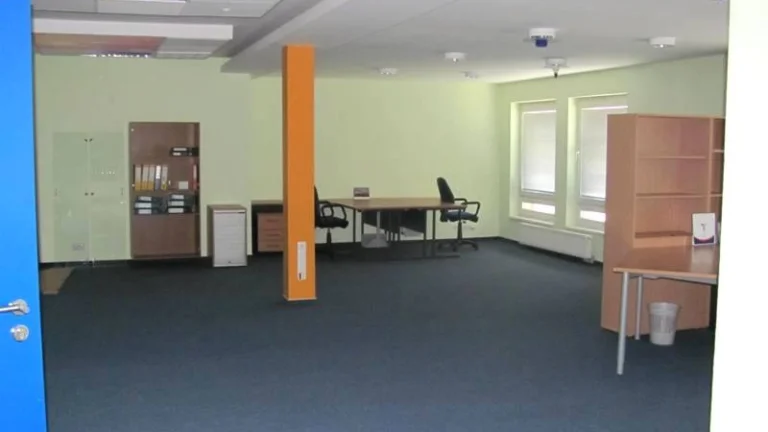 Prenájom, reprezentatívne kancelárske priestory s parkovaním