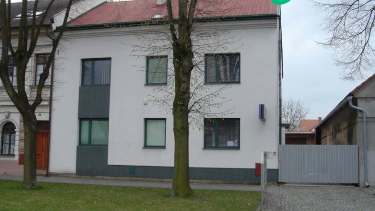 Prodám dům v Hradci Králové s garáží na 4 auta...