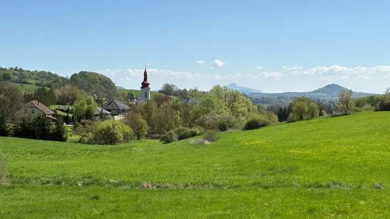 Prodej krásného pozemku ve Volfarticích u České Lípy