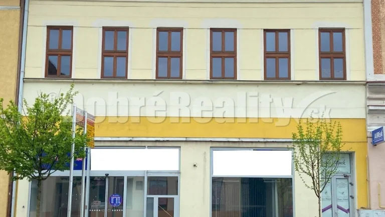 Na predaj pekná komerčná budova v centre mesta Lučenec