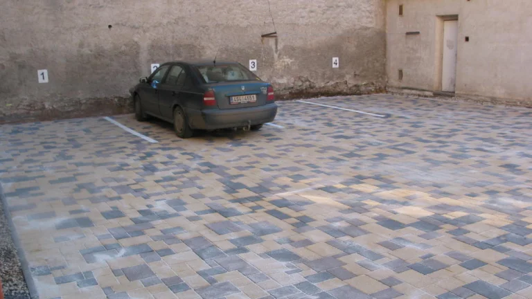 Pronájem, Kutná Hora, Vocelova, parkovací místa dvůr uzamčen