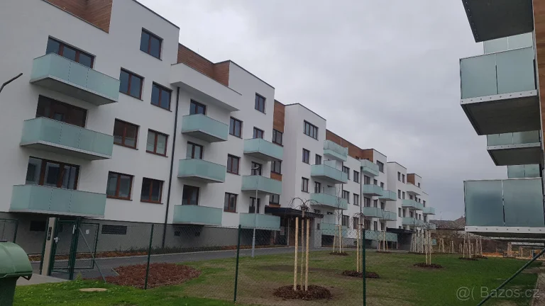 PRONÁJEM BYTU 2+kk 69m2 S GARÁŽOVÝM STÁNÍM