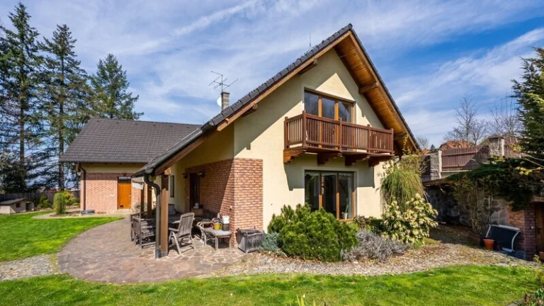 Prodej nadstandartního domu 342 m2 , s pozemkem 1534 m2, Sru