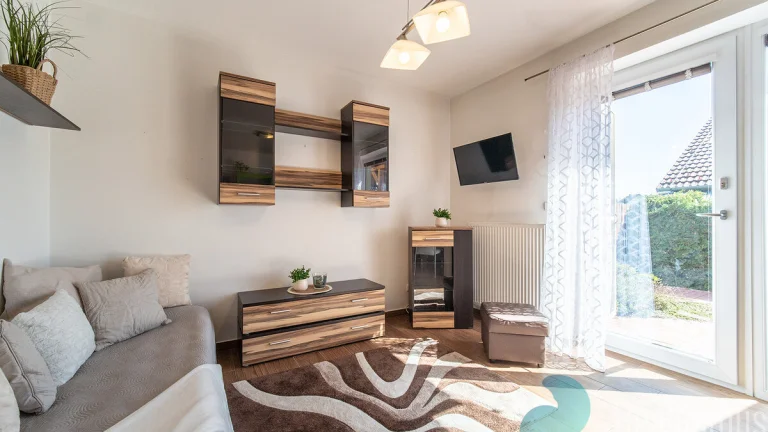 Prodej, Byt 1 + kk, 28 m2, zahrádka 53 m2, parkovací stání,