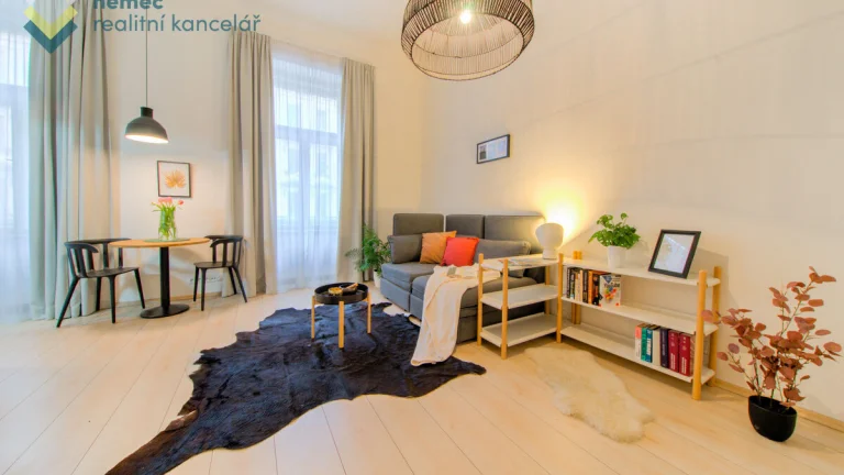 Pronájem, stylový byt 1+kk, 33 m² + balkon 2 m², Praha 1 - N