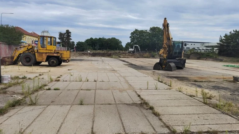 dlouhodobé stání pro nákladní automobily