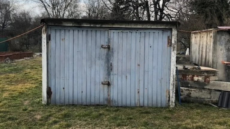 Prefabrikovaná betónová garáž - 2 ks a unimobunka