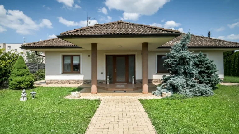 EXKLUZÍVNE - Elegantný rodinný dom na predaj v Trenčianskych