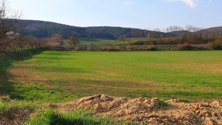 Stavebný pozemok pre výrobu pri hlavnej ceste