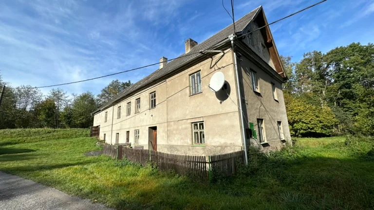 Prodej zemědělské usedlosti 895 m², pozemek 20 000 m2