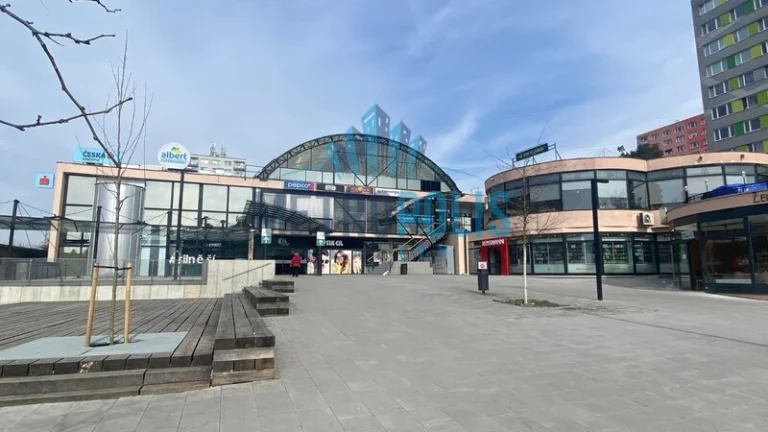 Pronájem obchodního prostoru 45 m² v obchodním centru
