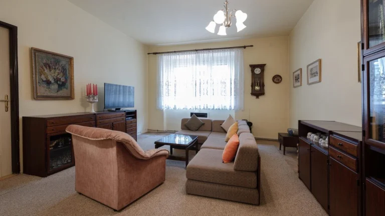 Prodej prostorného bytu 3+1 89m2 plus sklep v centru Hradce