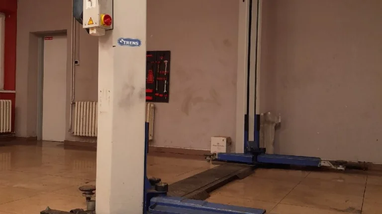 Autozdvihak do 2.5t na prenájom na hodinu