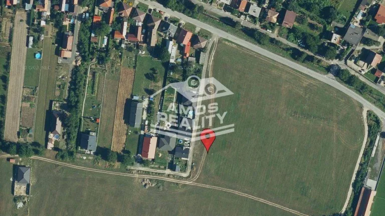 Stavebný pozemok s pripravenou el. prípojkou_Jablonové_400 m