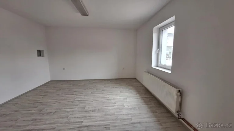 Pronájem kanceláře 16 m2, Husova, Pardubice
