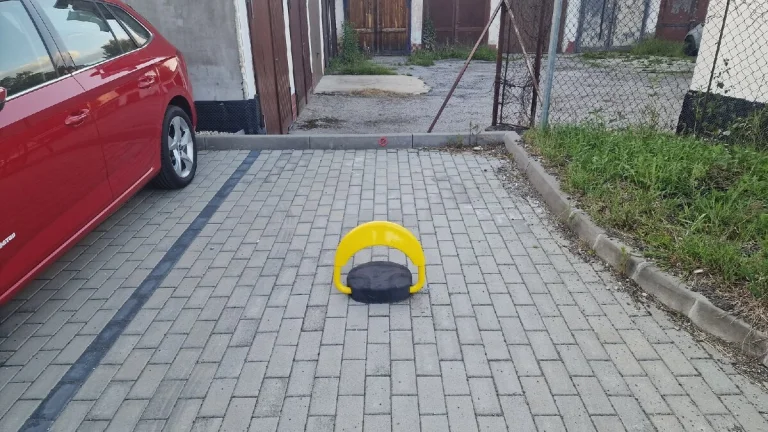 Západ-Vyhradené parkovacie státie so zábranou na DO