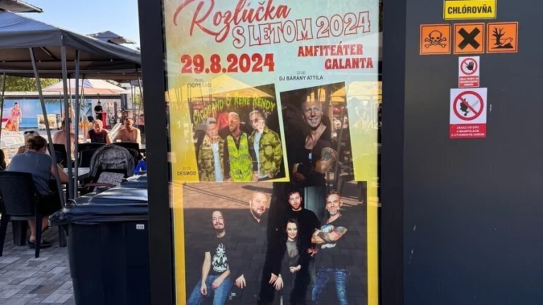 Digitálny LCD totem - navigačná, reklamná plocha