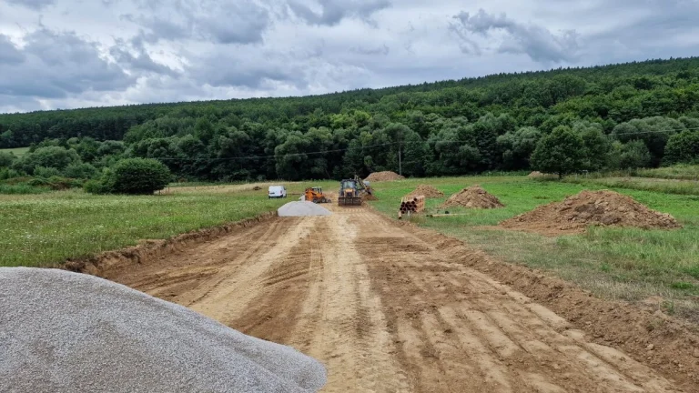 Slnečný stavebný pozemok Zlatníky 768m2 - na predaj