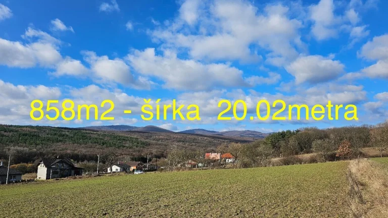 Slnečný stavebný pozemok 858m2 Zlatníky - na predaj