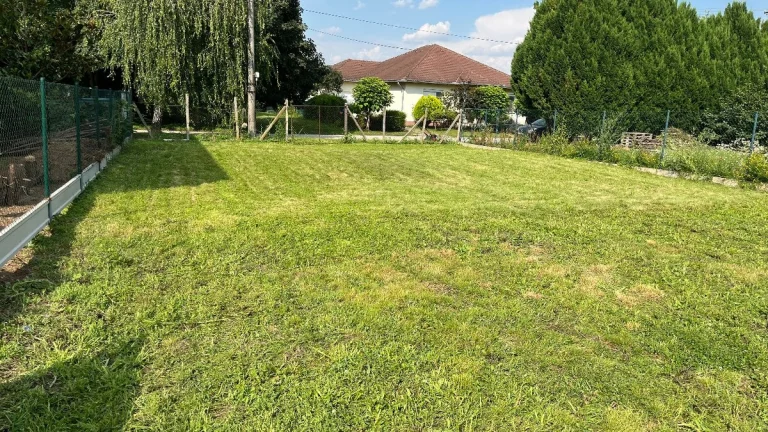 Predaj- stavebný pozemok 374 m2 Zemné