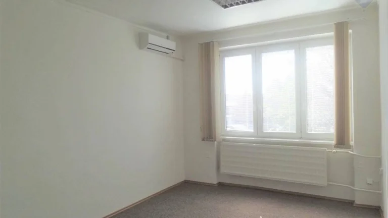 Prenájom 2x kancelárske priestory, 17,5 m2, Rybárska ul., Ni