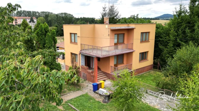 Na predaj 4-izbový poschodový rodinný dom s pekným pozemkom
