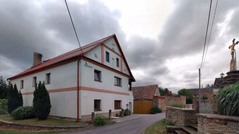 Rodinný dům se 2 bytovými jednotkami, Strakov, okr. Svitavy