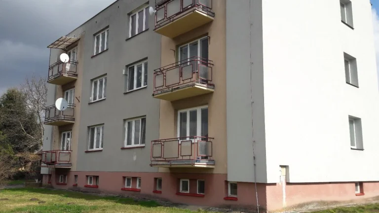 Pronájem bytu 2+1 s garáží a zahrádkou