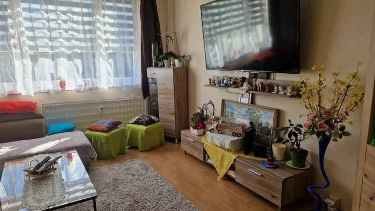 Na predaj 4 izbový byt v meste Handlová