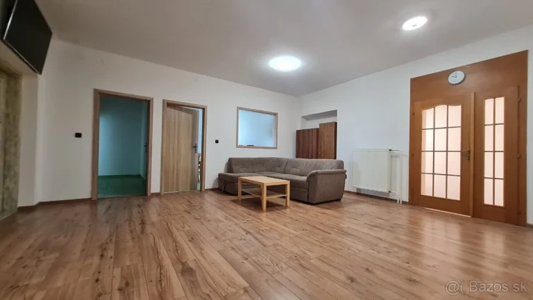 Ponúkame Vám na prenájom dve poschodia ubytovne