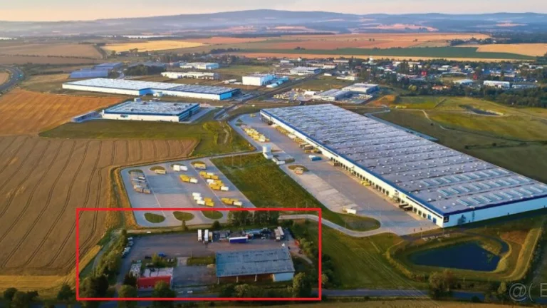 Pozemek v průmyslové zóně Cheb, s halou a domem 12.482m2