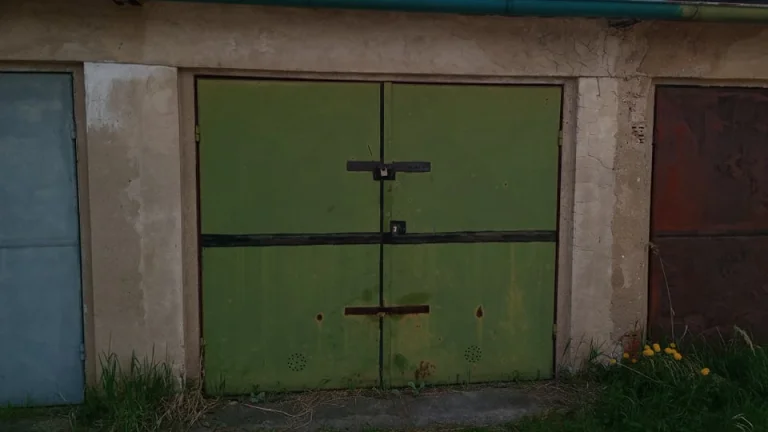 Pronájem řadové garáže 18 m2 bez el., Nádražní ul., MB