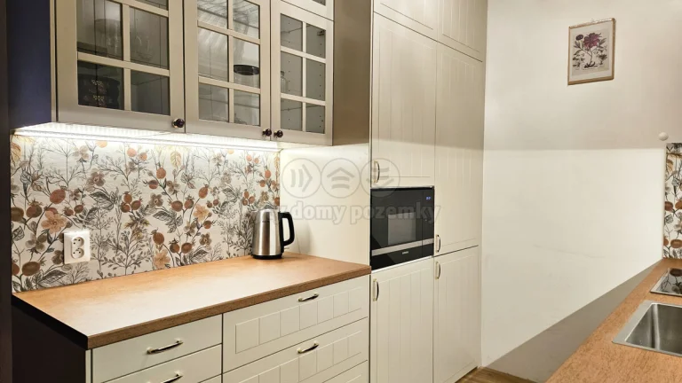 Pronájem bytu 1+kk, 30 m², Bradlec, ul. U Borku